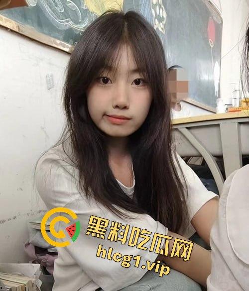 医生偷拍年轻嫩妹王雪检查全程!双腿大开取白带,清纯妹子惨遭曝光!-1