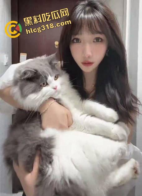 出租房小情侣炮战激烈,清纯女友一开始死活不让拍,操爽了以后随便拍,脸都能怼特写一上头比谁都疯!-3