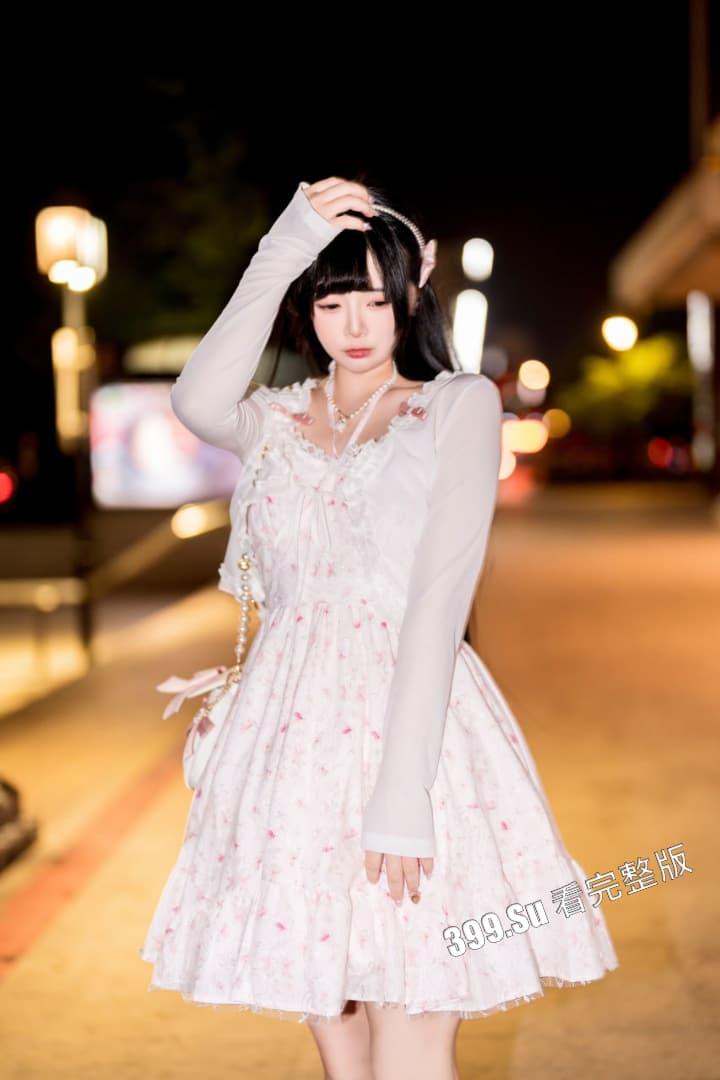 推特福利姬「落落Raku」cos极致的骚女仆 自慰户外露出 和小姐妹互相成就 被金主乖乖调教(70P私拍+40V福利视频合集)-26