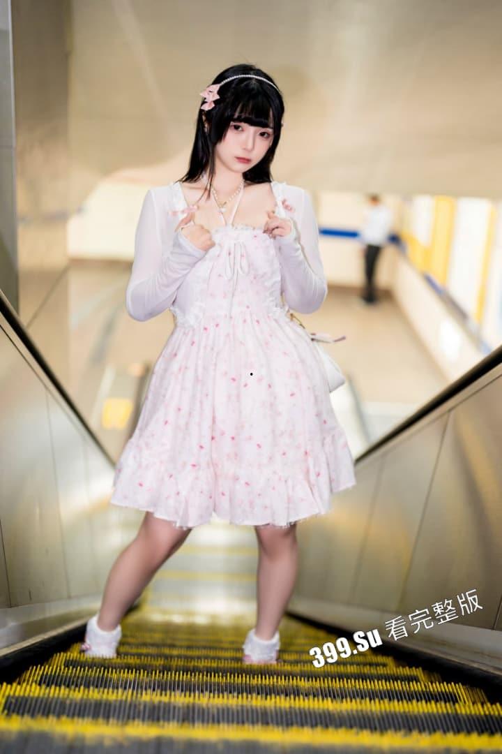 推特福利姬「落落Raku」cos极致的骚女仆 自慰户外露出 和小姐妹互相成就 被金主乖乖调教(70P私拍+40V福利视频合集)-27