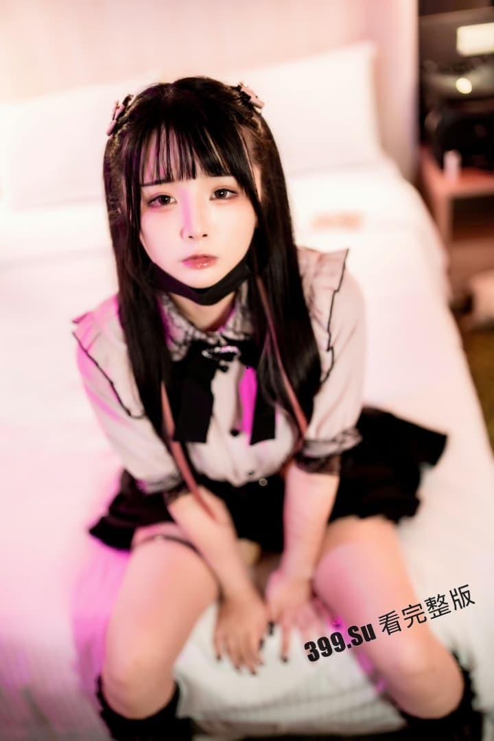 推特福利姬「落落Raku」cos极致的骚女仆 自慰户外露出 和小姐妹互相成就 被金主乖乖调教(70P私拍+40V福利视频合集)-44