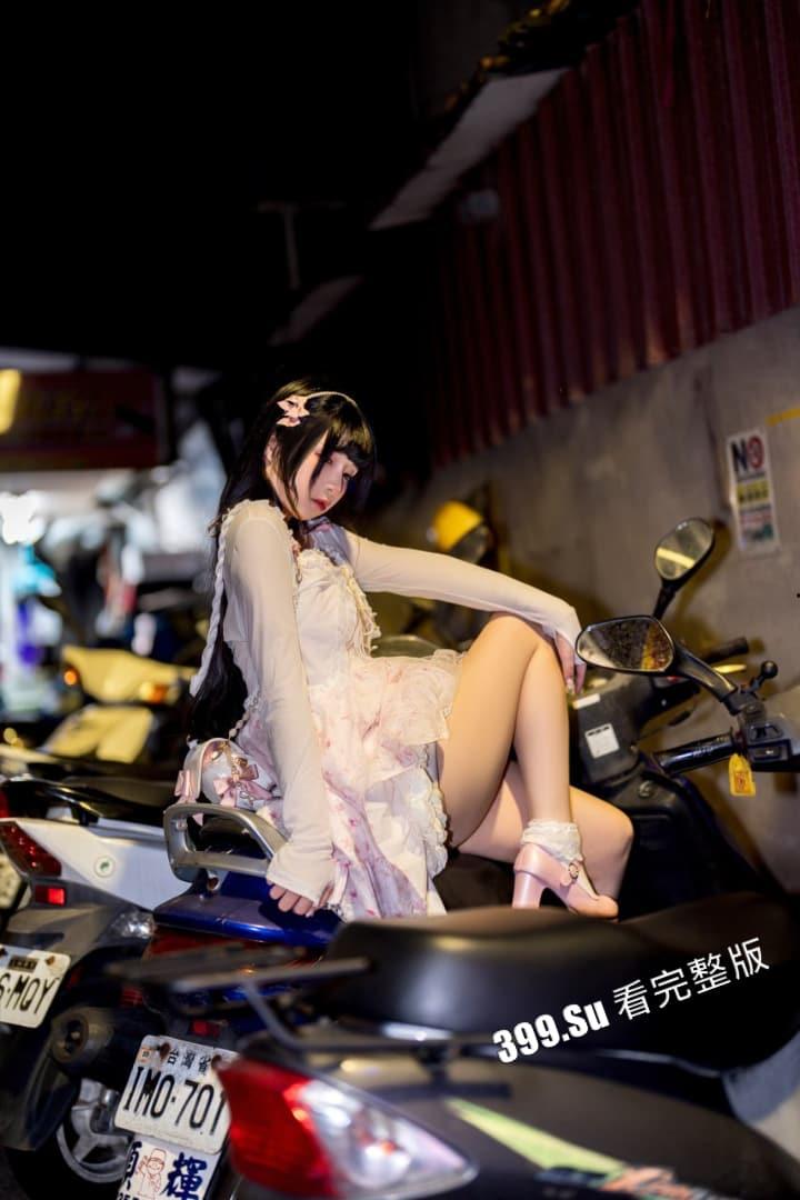 推特福利姬「落落Raku」cos极致的骚女仆 自慰户外露出 和小姐妹互相成就 被金主乖乖调教(70P私拍+40V福利视频合集)-50