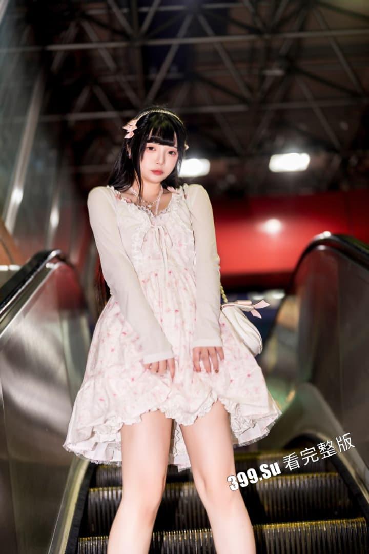 推特福利姬「落落Raku」cos极致的骚女仆 自慰户外露出 和小姐妹互相成就 被金主乖乖调教(70P私拍+40V福利视频合集)-52