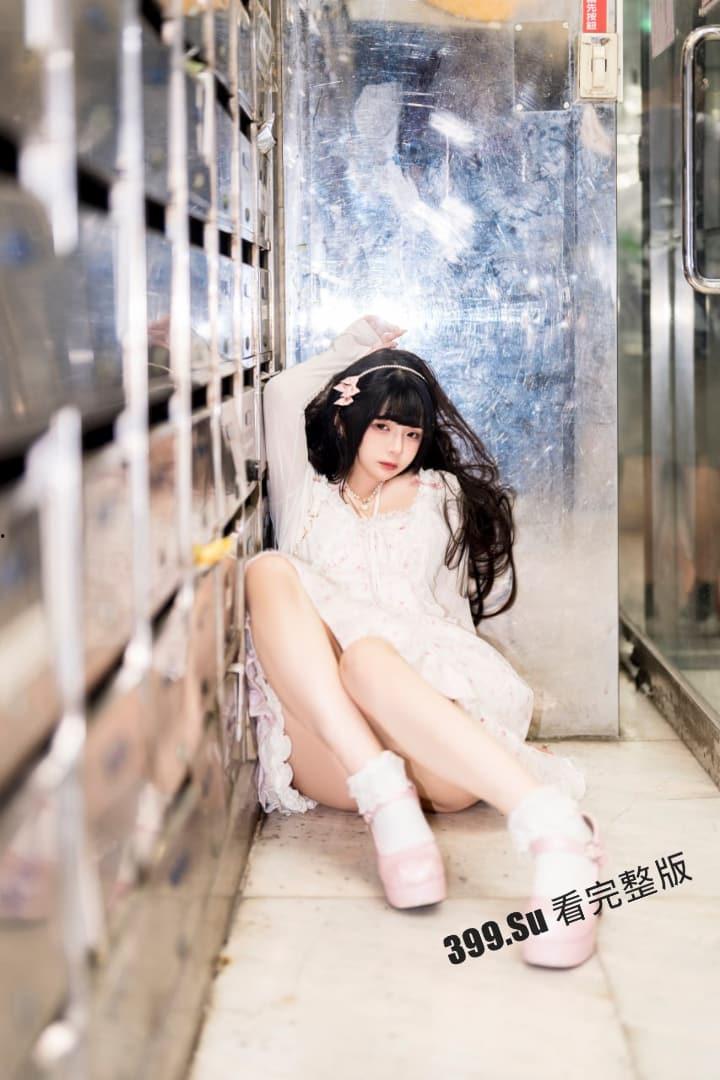 推特福利姬「落落Raku」cos极致的骚女仆 自慰户外露出 和小姐妹互相成就 被金主乖乖调教(70P私拍+40V福利视频合集)-53