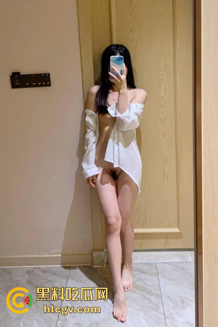 重庆信息科技大学【林薇】网传清纯女神化身外围小母狗?白丝足交、后入打桩,完全颠覆校园形象!-1