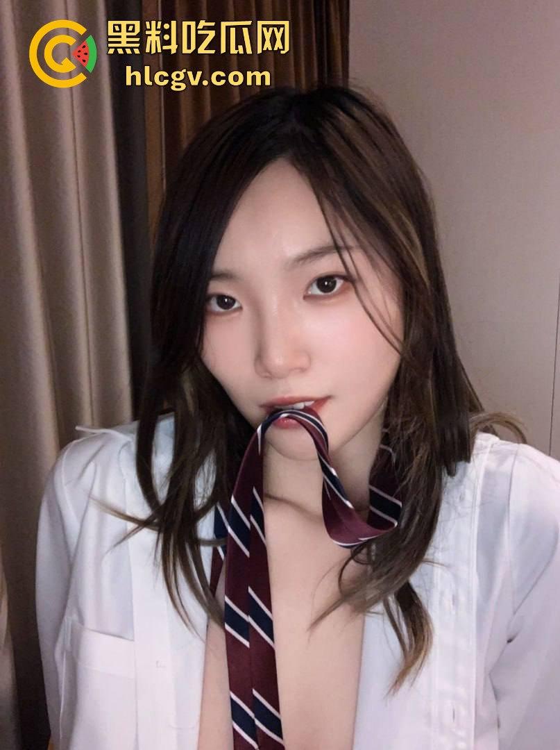 重庆信息科技大学【林薇】网传清纯女神化身外围小母狗?白丝足交、后入打桩,完全颠覆校园形象!-3