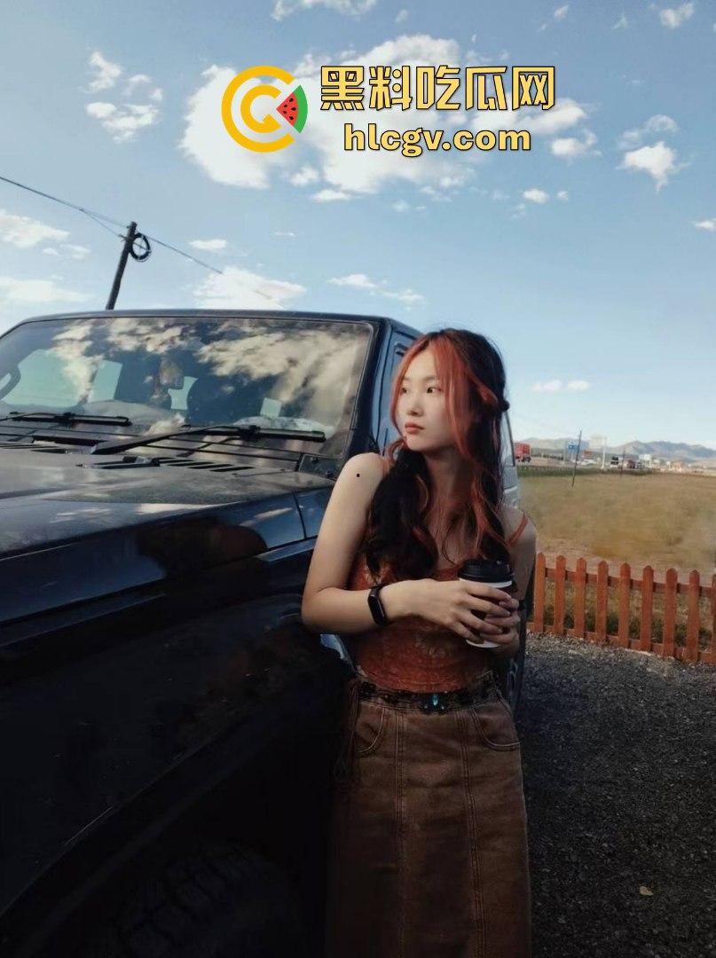 重庆信息科技大学【林薇】网传清纯女神化身外围小母狗?白丝足交、后入打桩,完全颠覆校园形象!-5