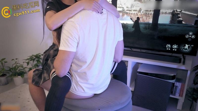 推特巨乳女神【下面有根棒棒糖】,为了通关黑神话悟空,冷落的双马尾女友,主动口交骑乘,掀开JK无套后入 !-6