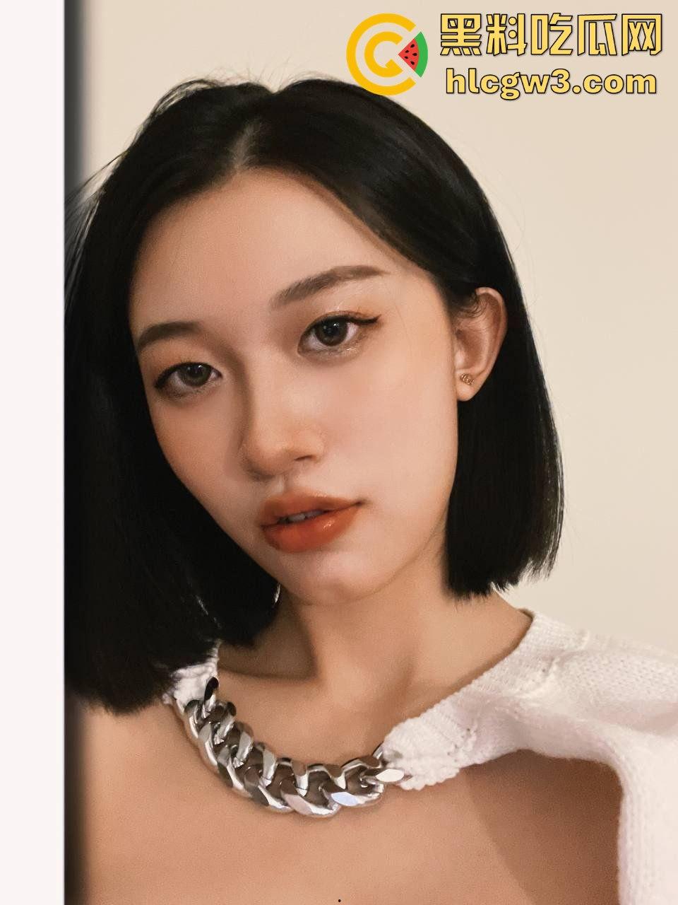 四川传媒学院女神【李萌思】媚态百出热舞勾人犯罪,金主包养私密视频流出,骚得令人顶不住!-9