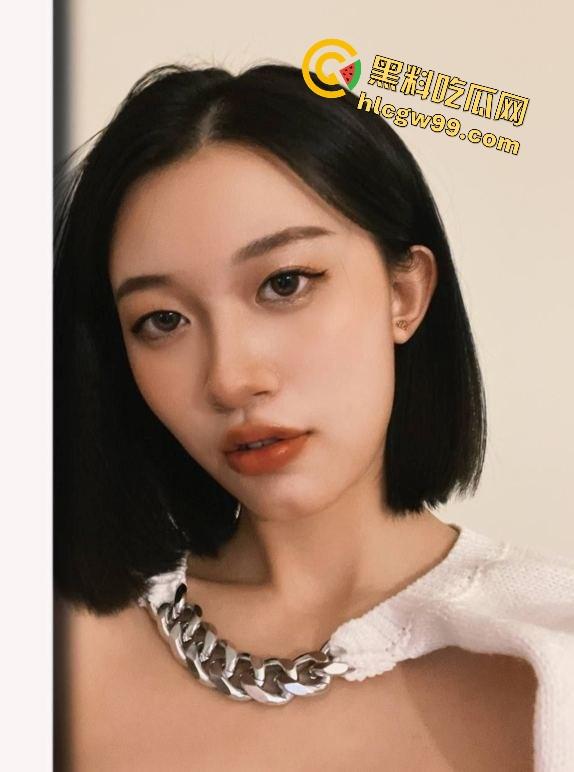 江苏南通反差骚母狗【苏畅】天生肉便器精盆欲求不满,深喉口爆情趣内衣各种后入爆操!-1