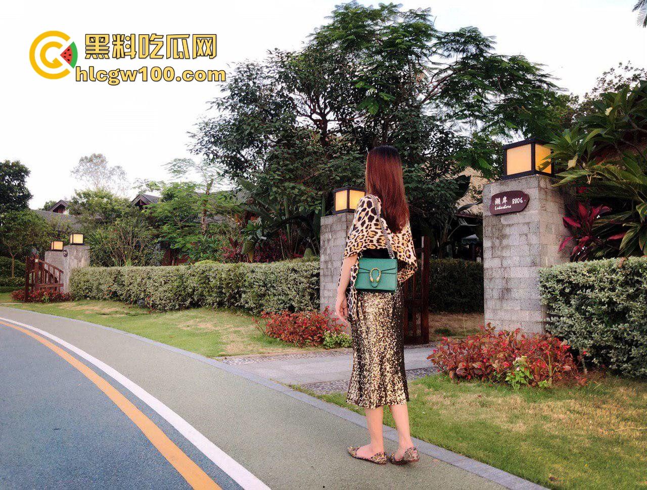 陕西西安初中教师【杨丽】背着老公疯狂约炮，爱吃精液每次舔得干干净净，艹完一次还浪得想再来第二次！-2