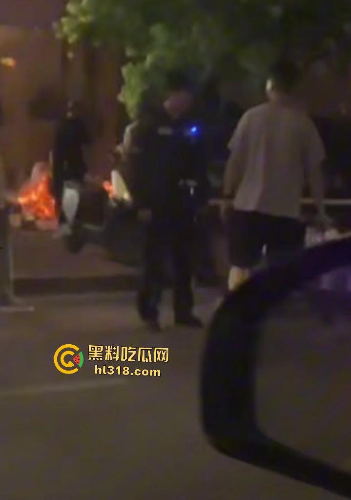 广州小伙去足浴找技师打飞机爽过头猝死，女技师神级手活三分钟撸爆，这体质还去找技师？-3