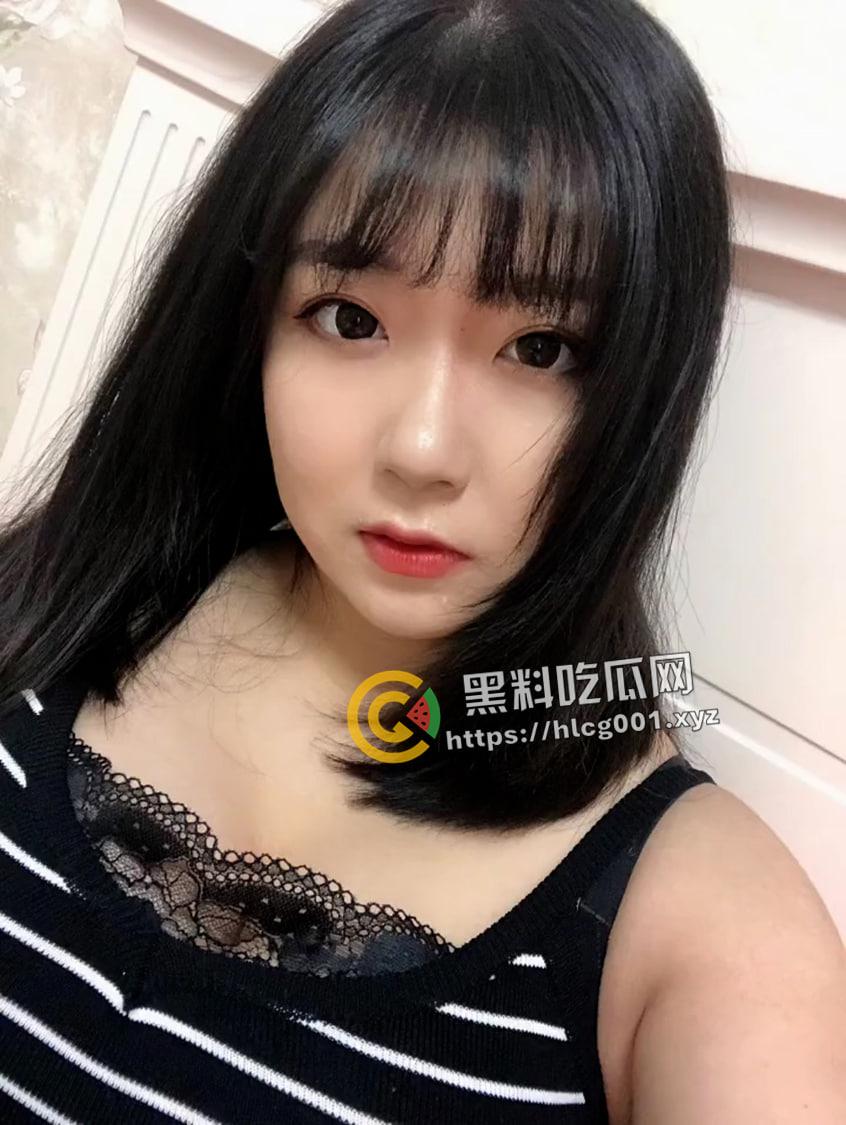 大同平城区反差婊 奶着孩子奶老公 乳晕和逼一般黑 美熟少妇 谁顶得住 被龟男老公流出-4