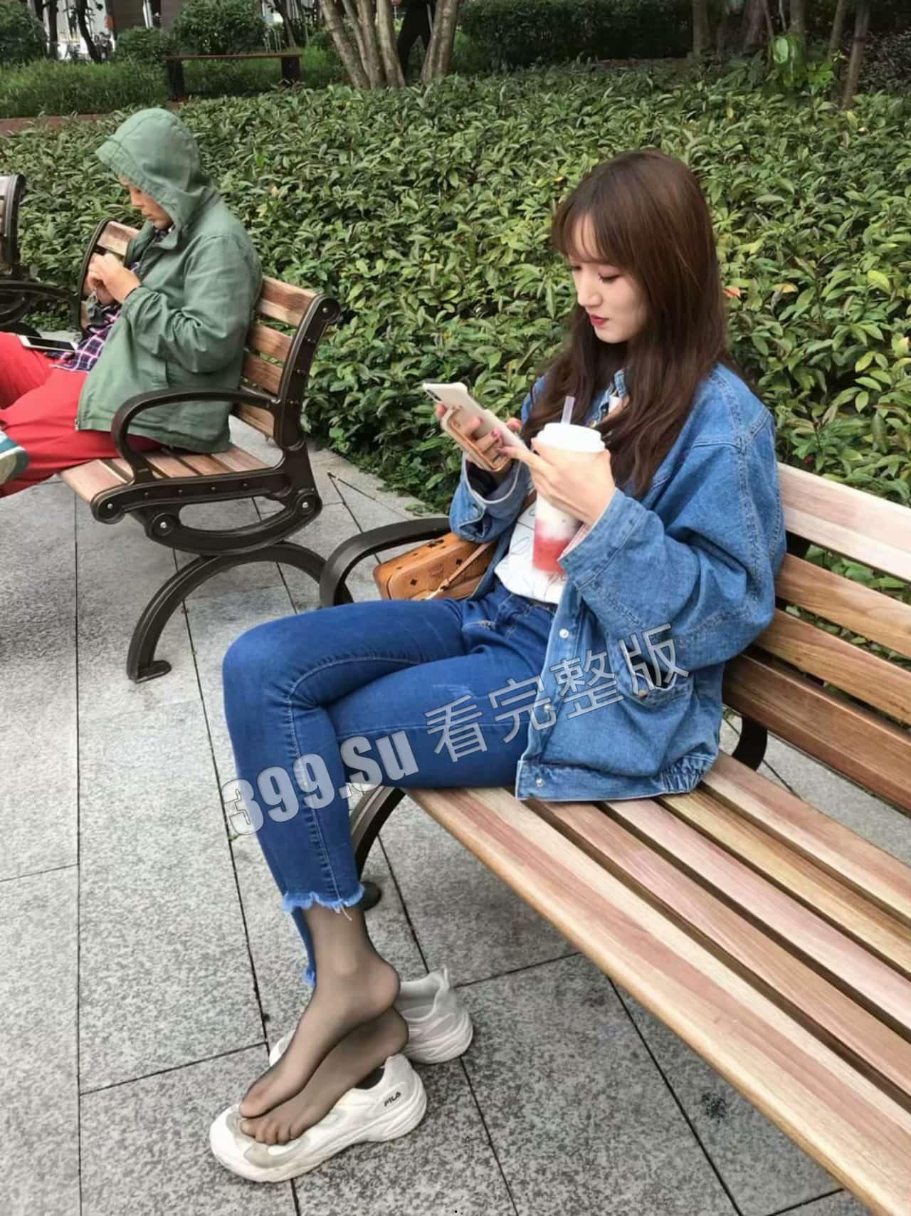 #江大校花 #流出 #自拍 #SM 人前高冷校花背地里也是条闷骚母狗 更衣室卖力服侍金主-2