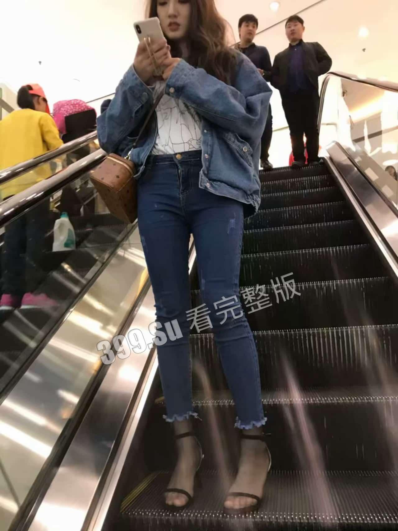 #江大校花 #流出 #自拍 #SM 人前高冷校花背地里也是条闷骚母狗 更衣室卖力服侍金主-3