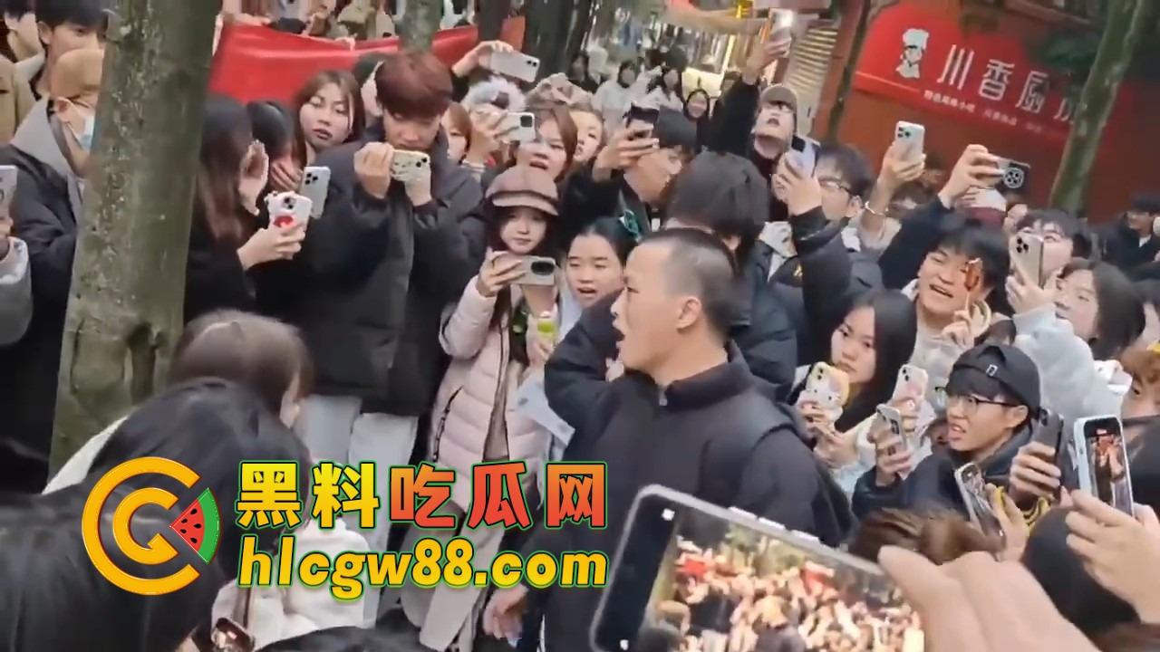 成都托普学院纯爱战神被绿,现场哭诉惨遭围观嘲笑,25年第一位纯爱战士应声倒地!-9