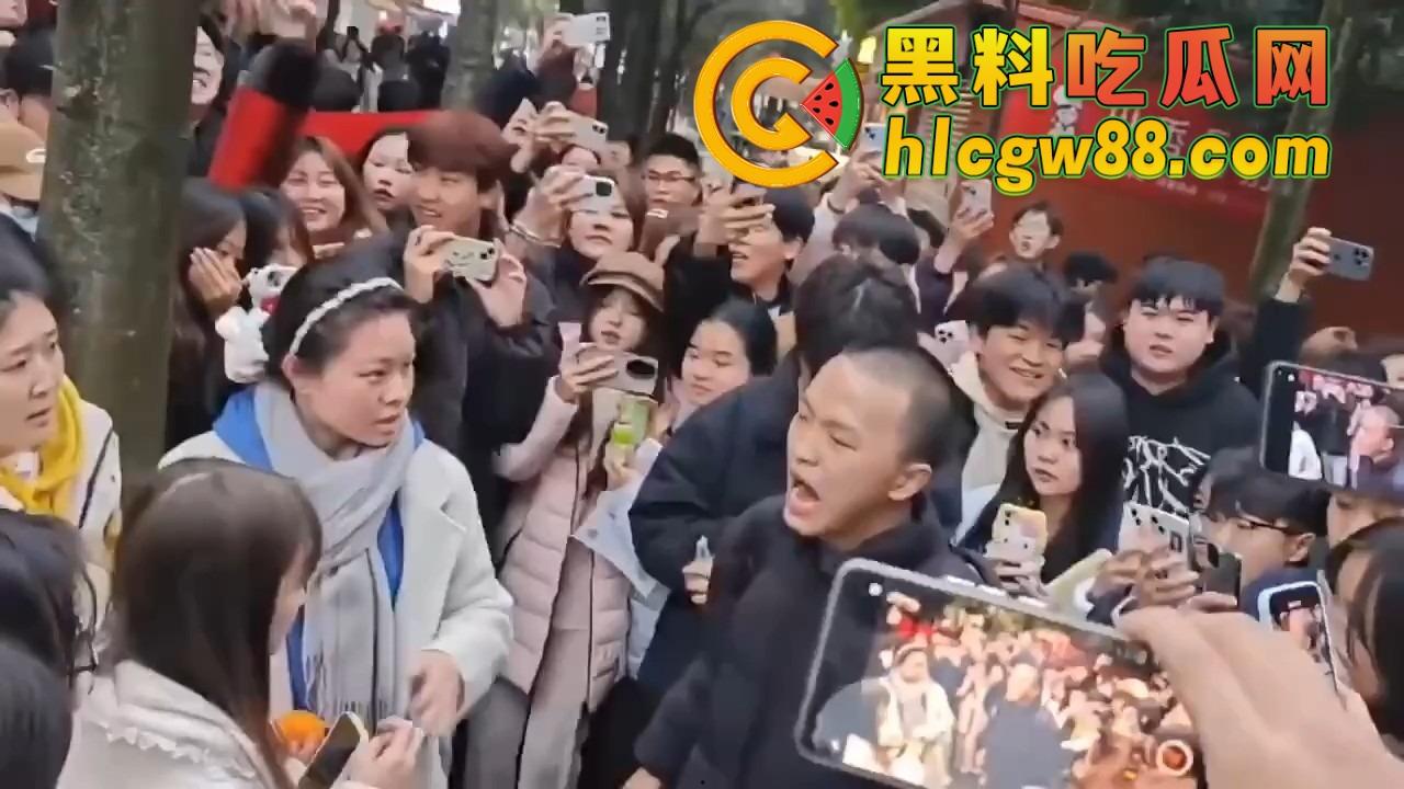 成都托普学院纯爱战神被绿,现场哭诉惨遭围观嘲笑,25年第一位纯爱战士应声倒地!-10