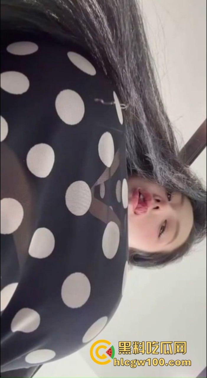 抖音巨乳网红【萌萌叫小胖儿】不雅视频流出,14万粉丝的奶神私底下浪到飞起,波涛汹涌的大奶子让人想掏钱就约!-9