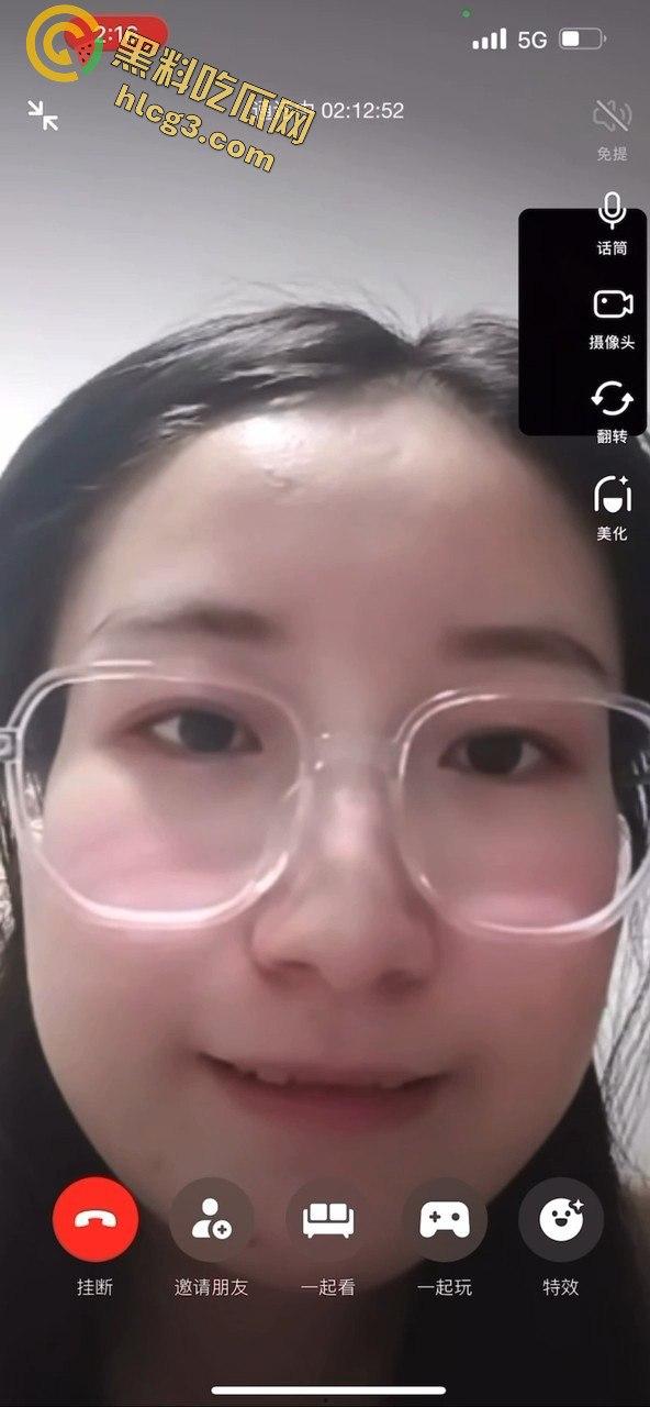 抖音巨星【媛媛】与榜一大哥一对一互动大秀!从抠逼到啤酒瓶塞B,诱惑爆棚-2