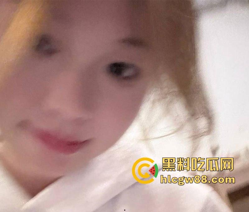 湖南衡阳极品学生妹【胡晓怡】自拍露点顶级诱惑 开房榨干男友还意犹未尽!-4