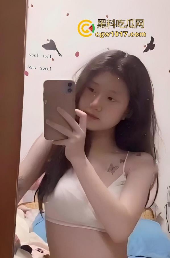 辽宁财经大学音乐系淫荡学妹【李维奕】跟学长撩骚私密视频曝光!搔首弄姿三点全露,无套后入猛捅粉嫩骚穴!-1