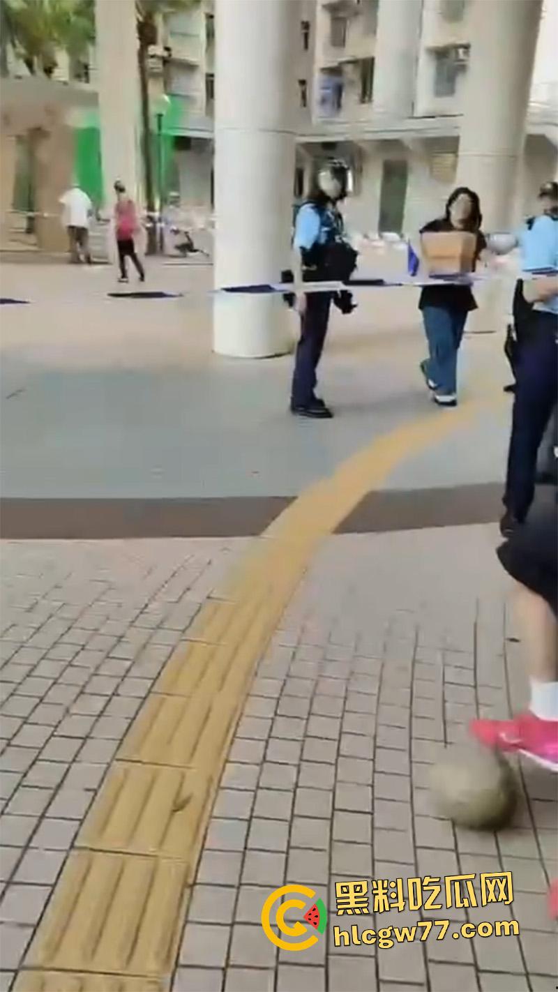 香港惊现蜘蛛侠,一男子顺高层水管爬行,据悉是情夫结果老公提前回家,老哥胆子真大啊!-4