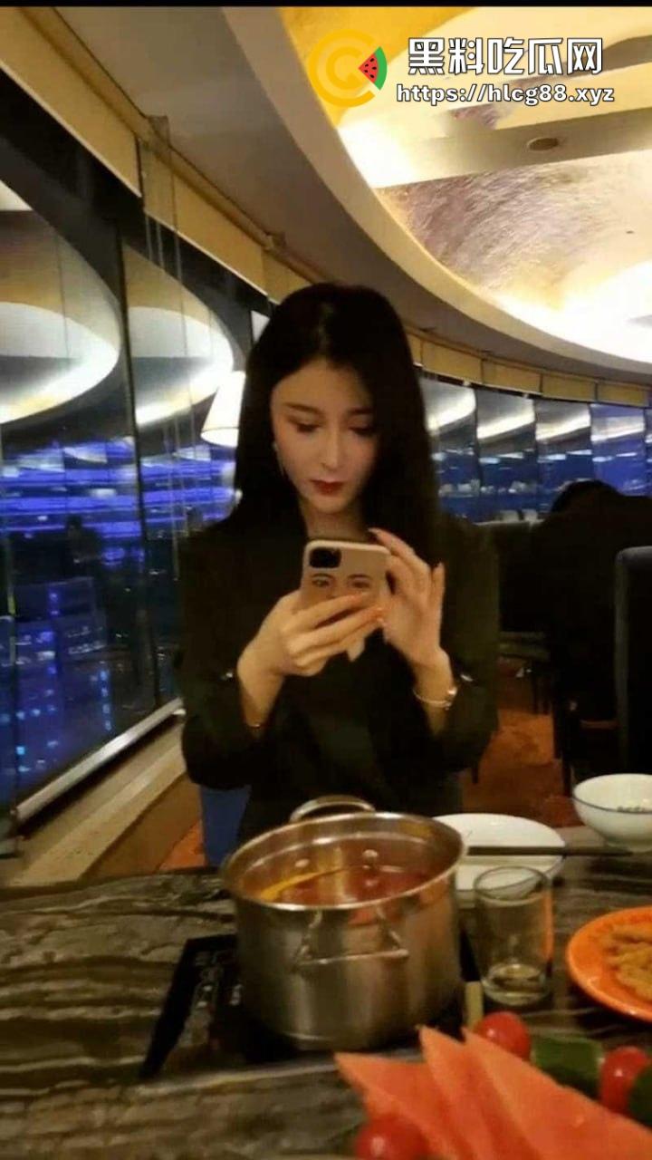 大神狂操东航极品空姐【朵朵】饭后嫩屄从阳台捅到浴室干翻床,落地窗后入嫩逼喷汁,这骚婊艺术级操法爽爆!-2