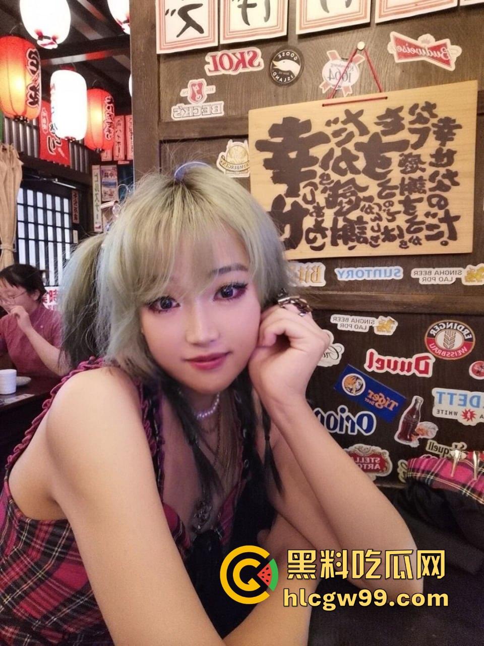 过年带女朋友做发型,换个颜色换种骚劲,看兄弟们能不能撸出来?新年新造型,连姿势都得玩点新花样!-1