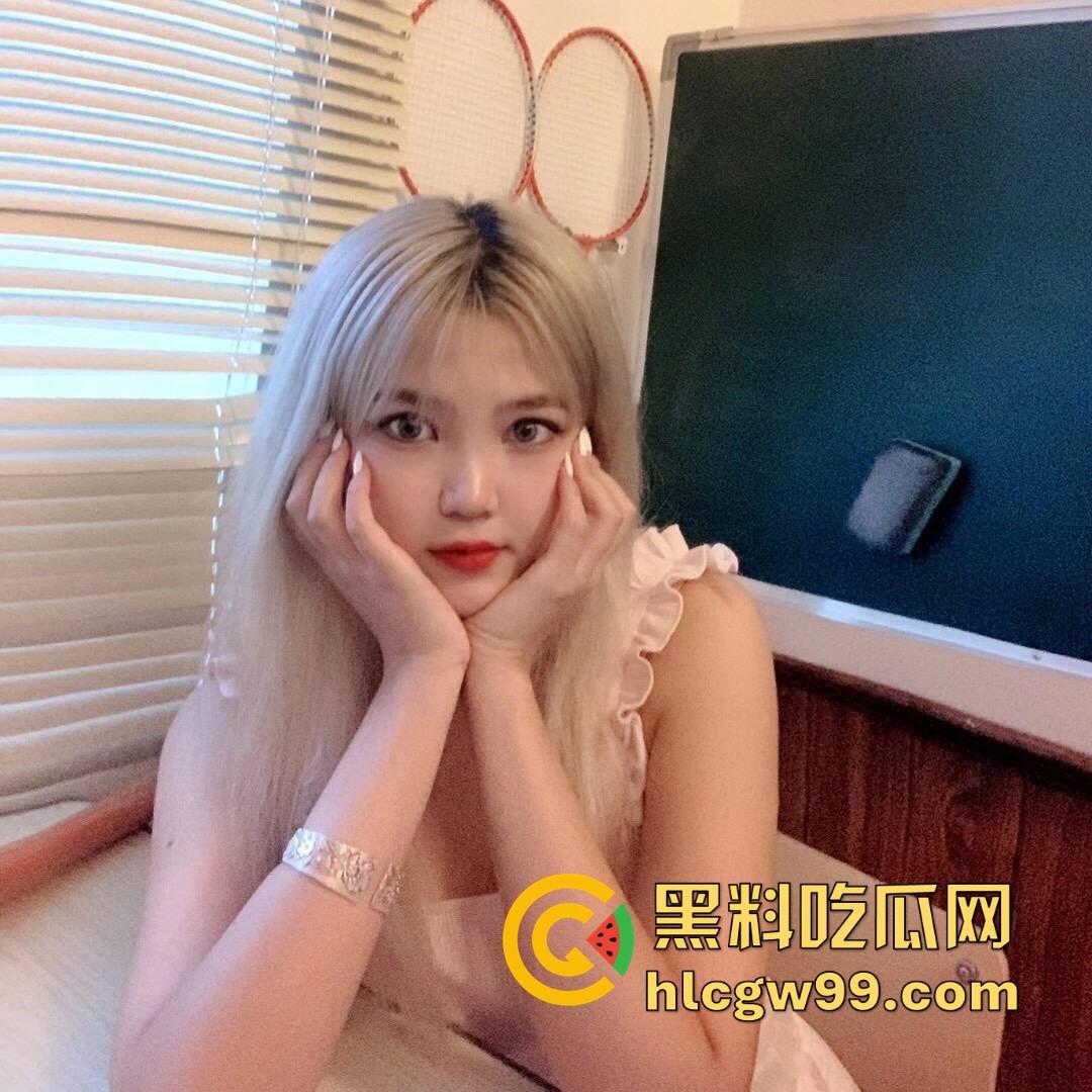 过年带女朋友做发型,换个颜色换种骚劲,看兄弟们能不能撸出来?新年新造型,连姿势都得玩点新花样!-14