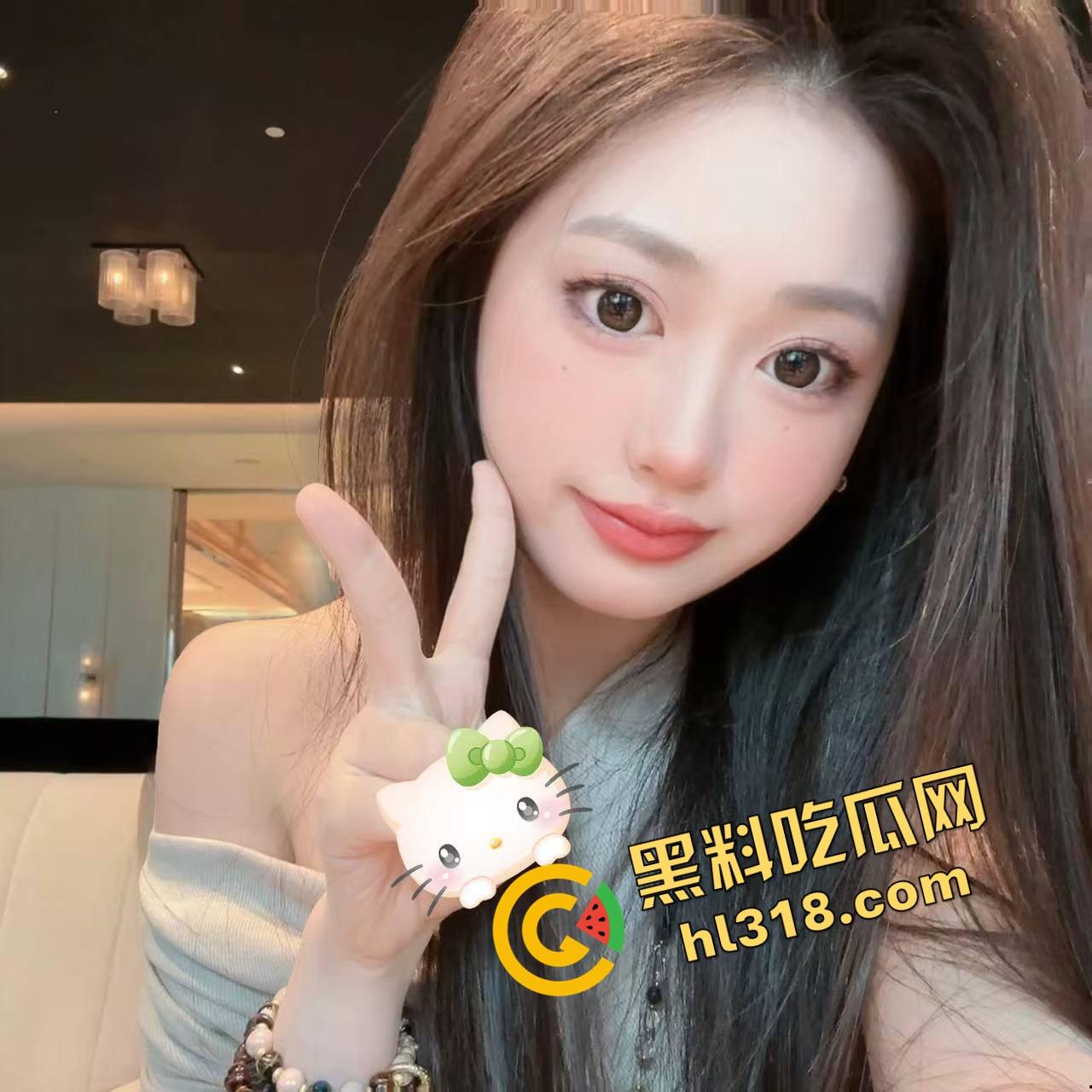 清纯母狗在私人影院被玩坏,无套传教士压住小屁股狂操,娇羞捂脸装不下去,后入大屌直接干到嗓子眼求饶!-2