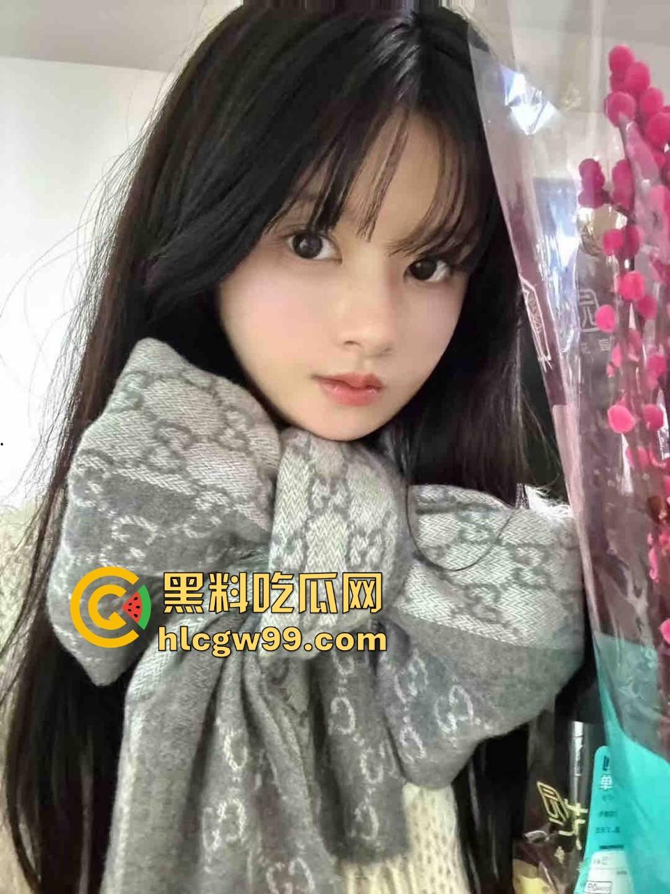 集美为流量拼了,大螃蟹塞裤裆,大钳子夹到B直接红肿,疼到跳起来嗷嗷叫还舍不得掏出来!-4