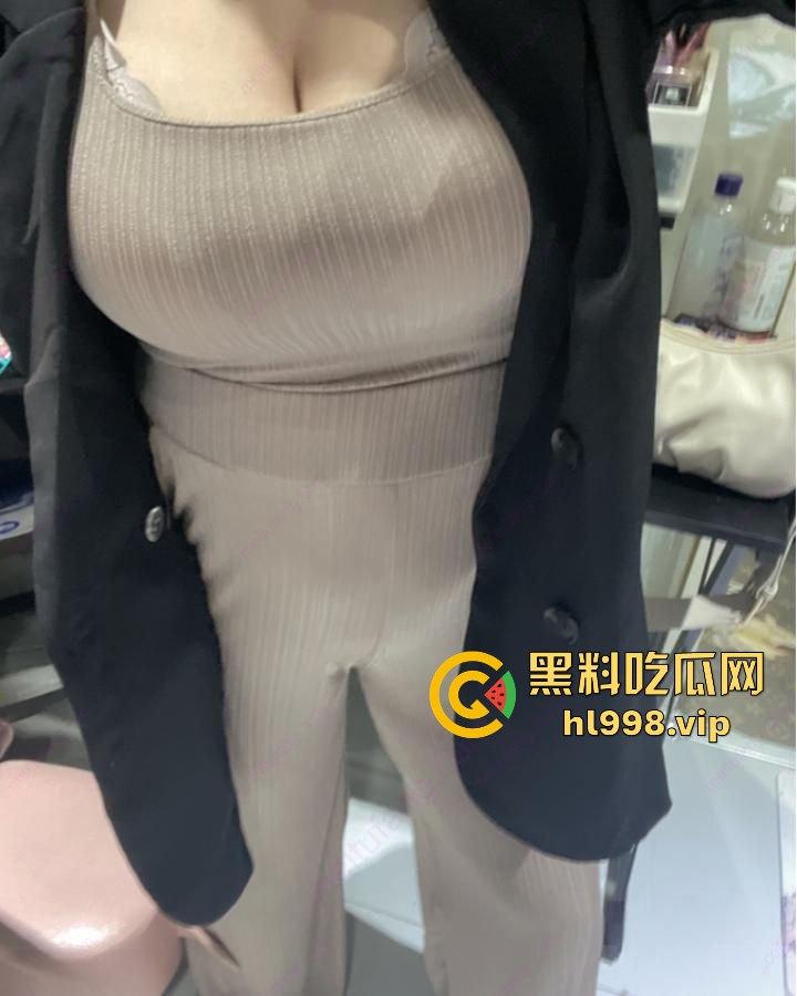 江阴极品人妻【黎萍】自拍骚照约炮,背着老公出轨被发现,私拍视频成国产区素材!-13