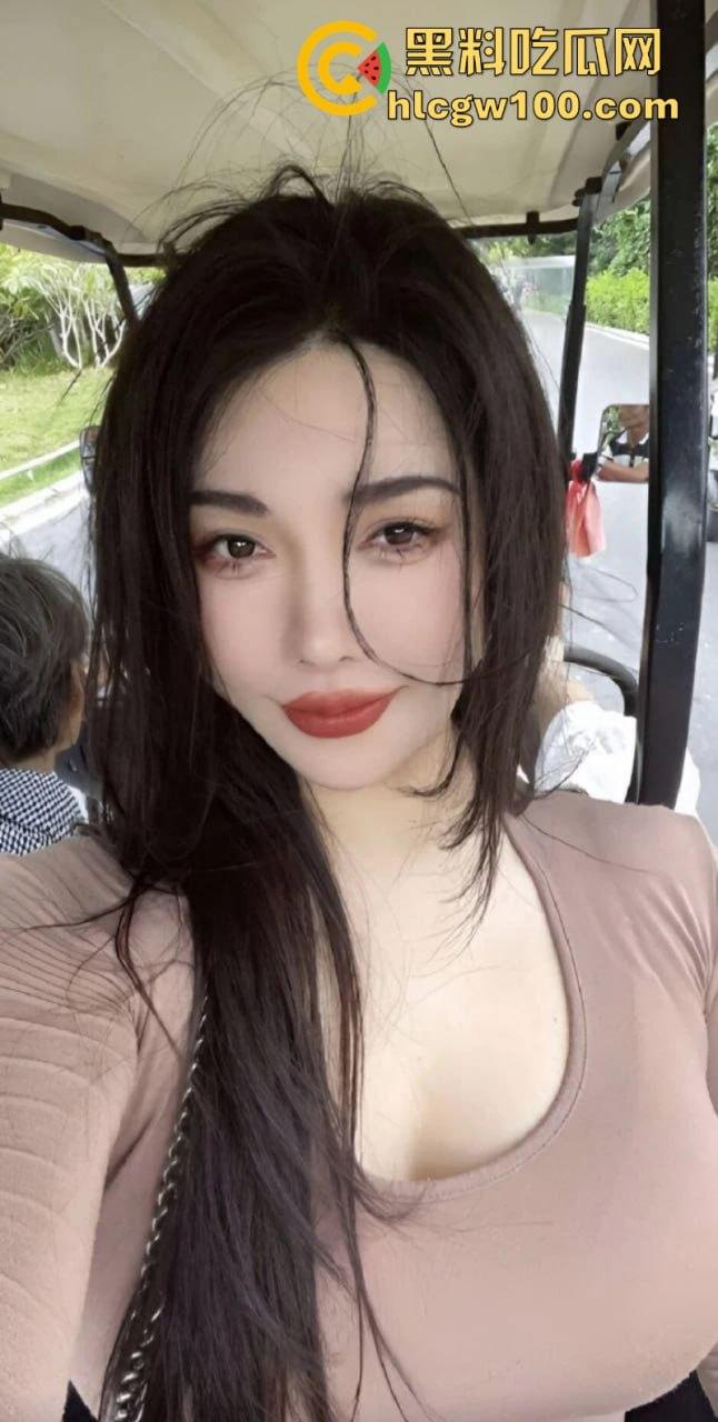 抖音37万粉的反差女神【美豹Vivi】自慰福利和与金主性爱视频流出 前凸后翘的极品少妇 眼神勾人心魄-3