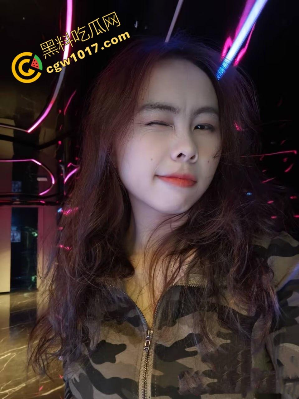 福建精神小妹【康雨萱】禁忌视频击碎芳心：疯狂骑乘，白浆淫靡，口交荡漾，肉体魅惑全程潮喷！-1