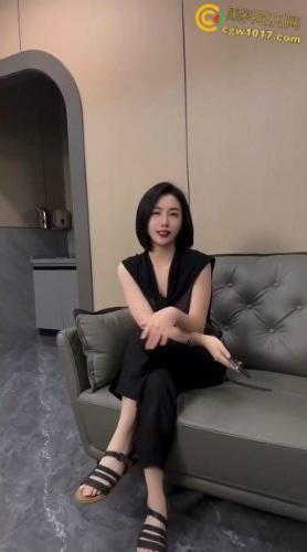 深夜钻到大姐被窝，把姐姐摸无奈了，半推半就把姐姐白浆操了出来，想拒绝这段乱伦史又无法抗拒 ！-3