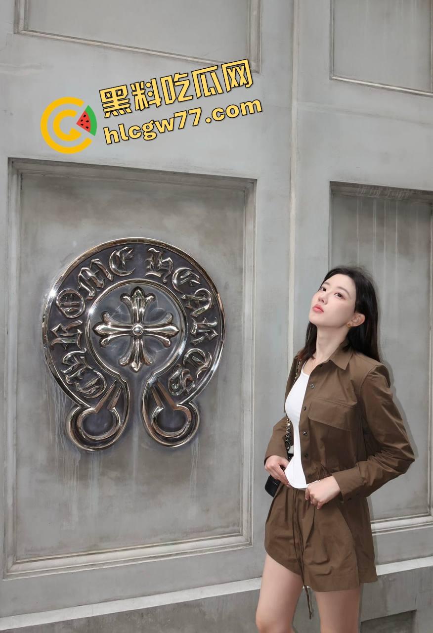 杭州姐弟乱伦炸裂，姐夫精致操不爽，姐姐骚逼痒爆微信勾弟弟，酒店开房猛吃鸡巴，这他妈是淫荡姐弟顶流！-9