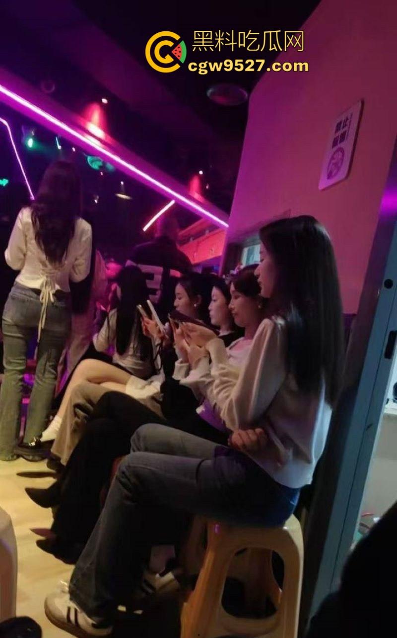 重庆莎莎舞推出新套餐啦!20元5分钟肆意揉奶扣逼,脸贴脸,肚贴肚,摩擦生热,这价格要什么自行车!-3