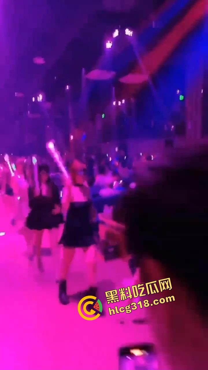 成都莎莎舞舞厅惊现毒逼传播链，一晚十几人上手，事后抽血查出问题，淫乱背后藏着毒液与绝症！-5