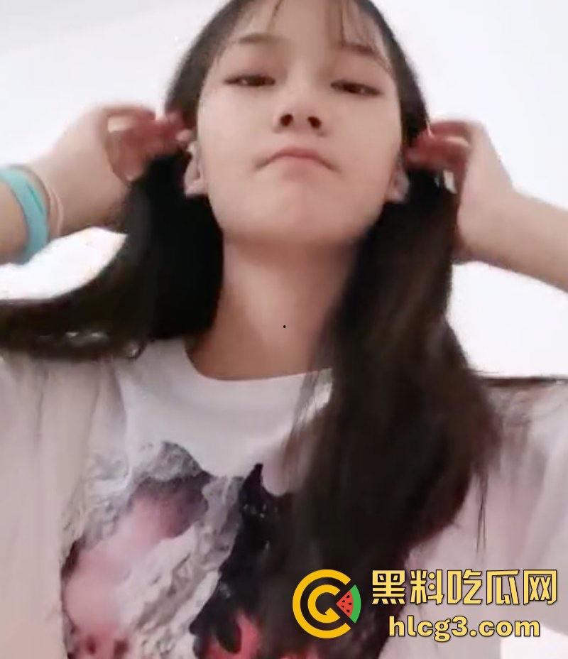 云南昆明工业职业技术学院母狗【杨佳慧】舞蹈生身材裸聊自慰被曝光!-2