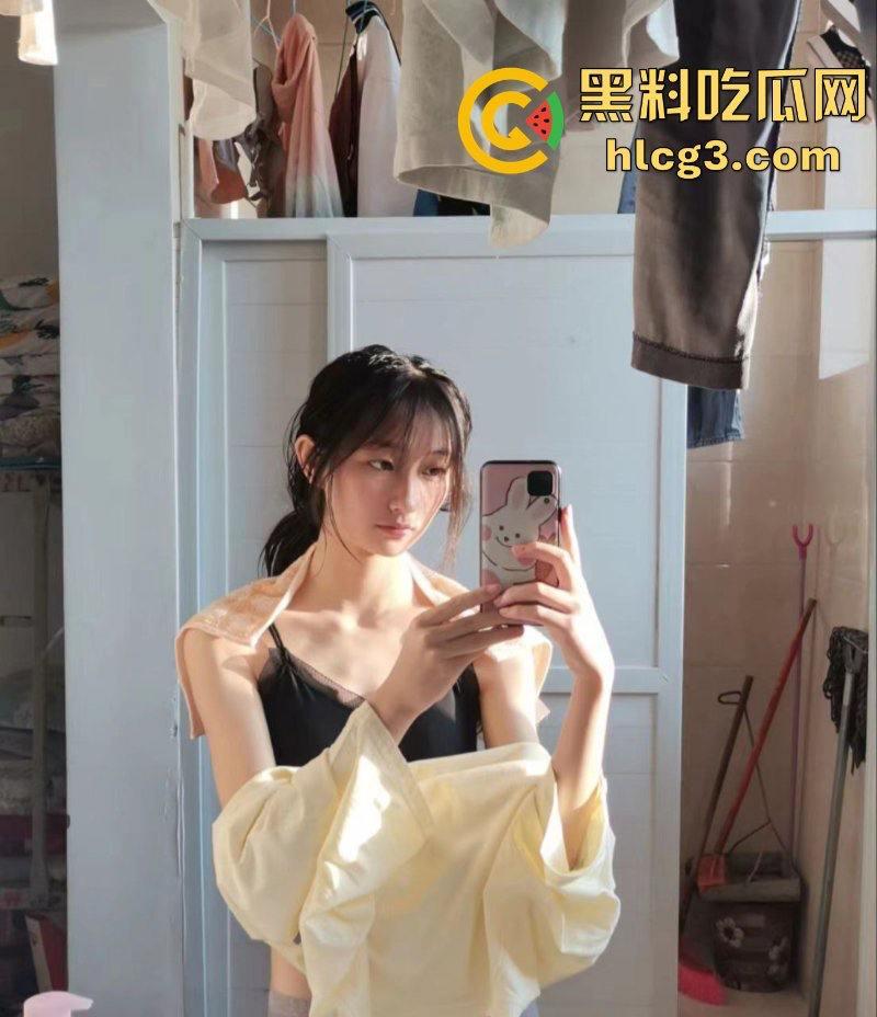 云南昆明工业职业技术学院母狗【杨佳慧】舞蹈生身材裸聊自慰被曝光!-3