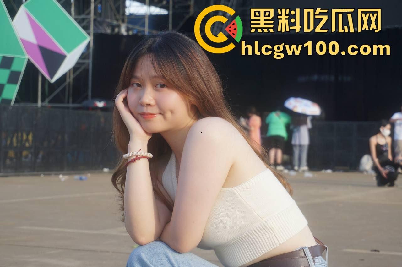 约炮微胖反差妹【周依依】性爱视频流出,肥美臀部被猛烈撞击,自动骑乘内射中出全过程堪比大片!-1