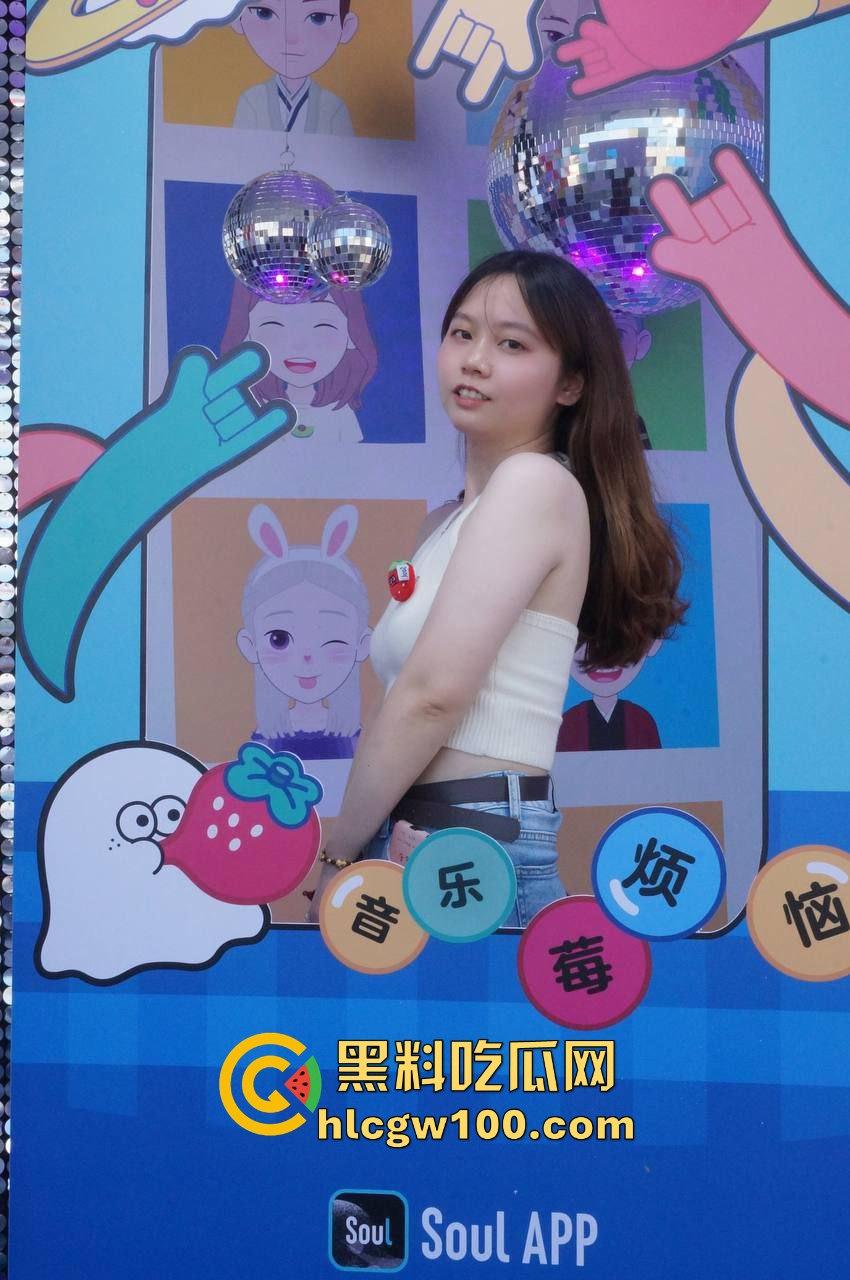 约炮微胖反差妹【周依依】性爱视频流出,肥美臀部被猛烈撞击,自动骑乘内射中出全过程堪比大片!-16