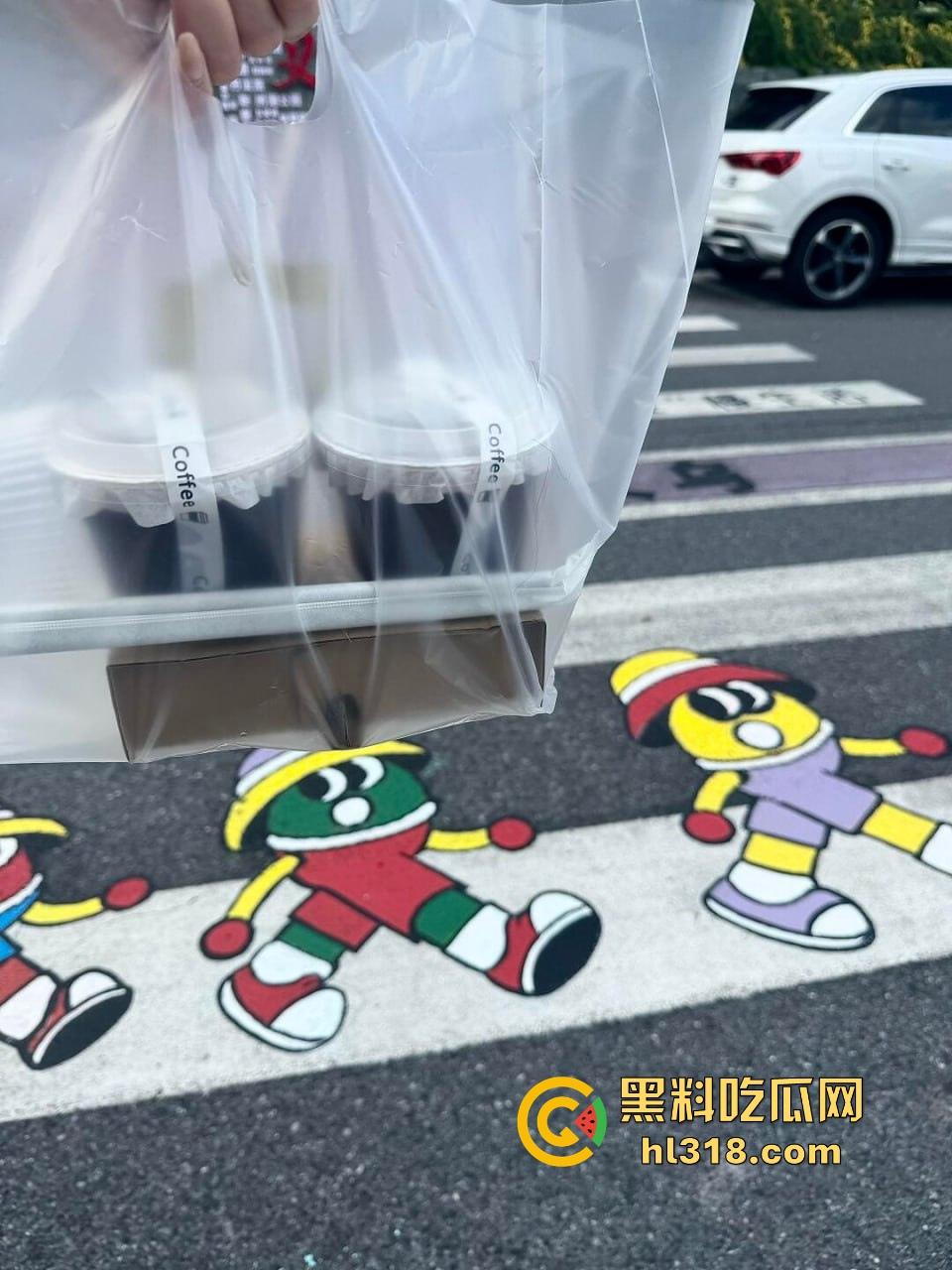 瓜友投稿！约炮深圳极品羽毛球教练，巨乳肥臀性感尤物，私下强化加练腰腹力量，她的课我也想上！-1