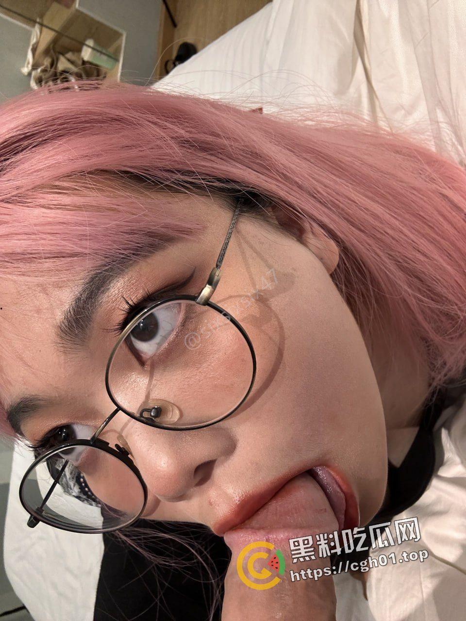 绝版资源!推特反差婊【siasiasia47】超爱吃几把的臭母狗 阿黑颜真的顶 全套资源独家整理-13