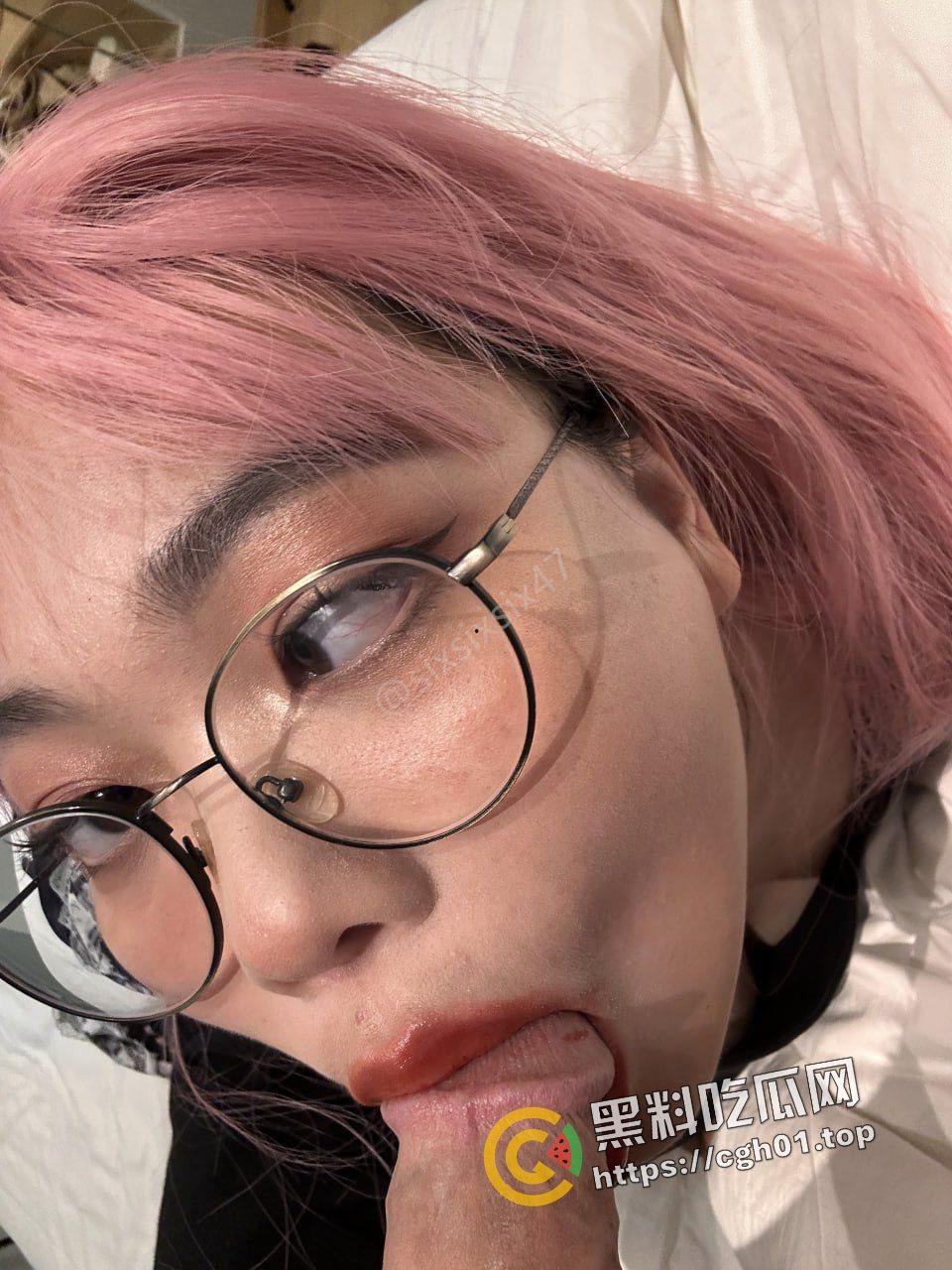 绝版资源!推特反差婊【siasiasia47】超爱吃几把的臭母狗 阿黑颜真的顶 全套资源独家整理-24