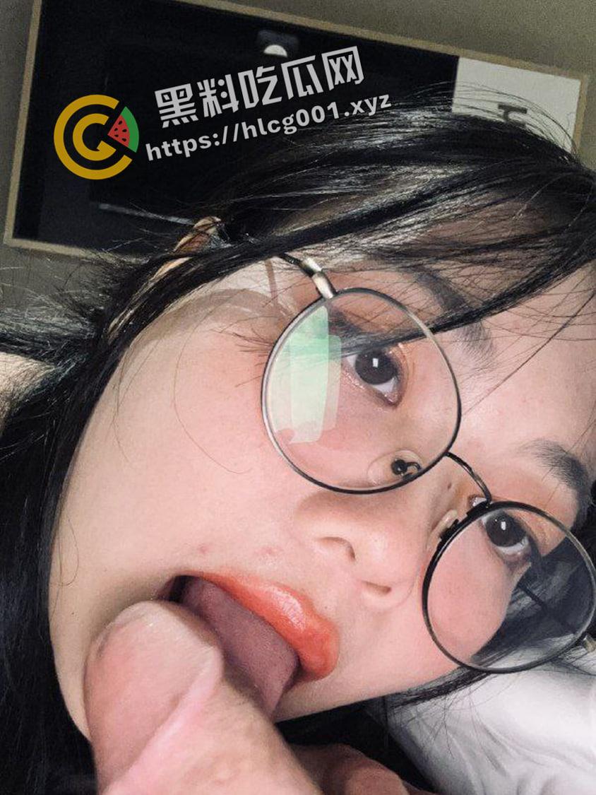 绝版资源!推特反差婊【siasiasia47】超爱吃几把的臭母狗 阿黑颜真的顶 全套资源独家整理-30