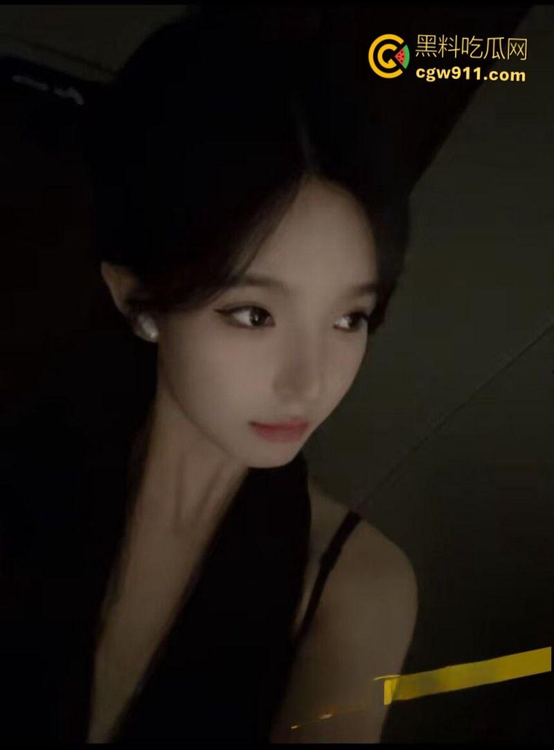 郑州科技学院音乐舞蹈系【冯佩霞】,背着男友私下约会金主,耀眼的女神竟是随意玩弄的泄欲工具!-3