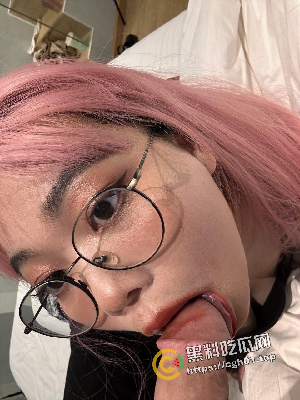 绝版资源!推特反差婊【siasiasia47】超爱吃几把的臭母狗 阿黑颜真的顶 全套资源独家整理-33