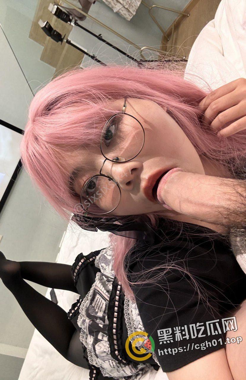 绝版资源!推特反差婊【siasiasia47】超爱吃几把的臭母狗 阿黑颜真的顶 全套资源独家整理-37