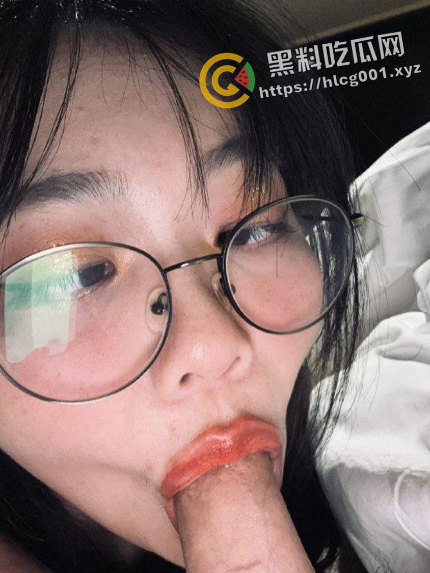 绝版资源!推特反差婊【siasiasia47】超爱吃几把的臭母狗 阿黑颜真的顶 全套资源独家整理-40